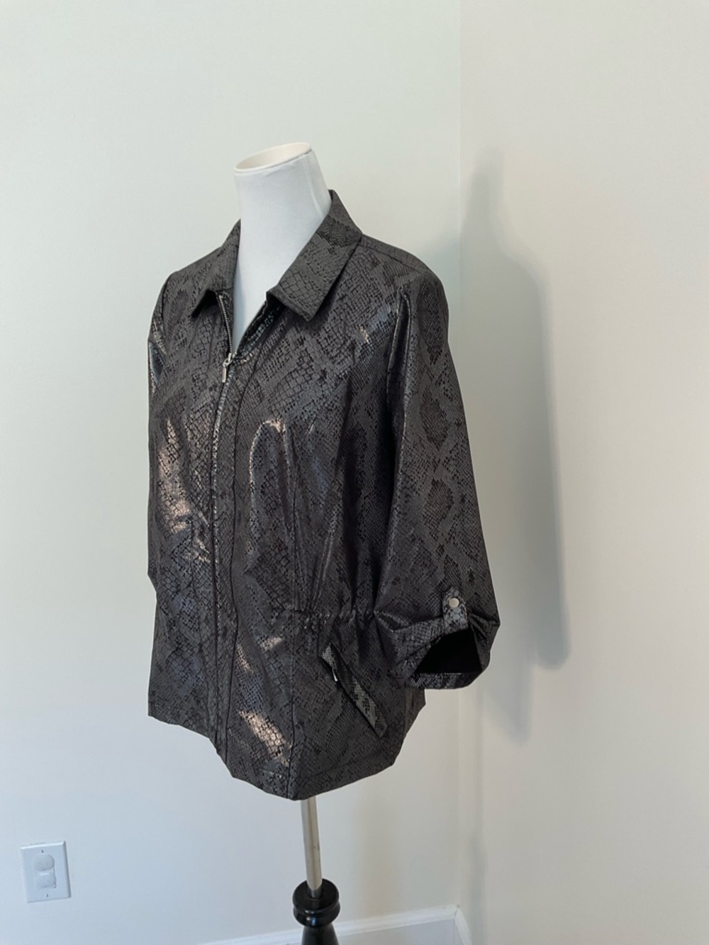 Women's  Chico’s Zenergy Black Snake-Print Zip Front Jacket